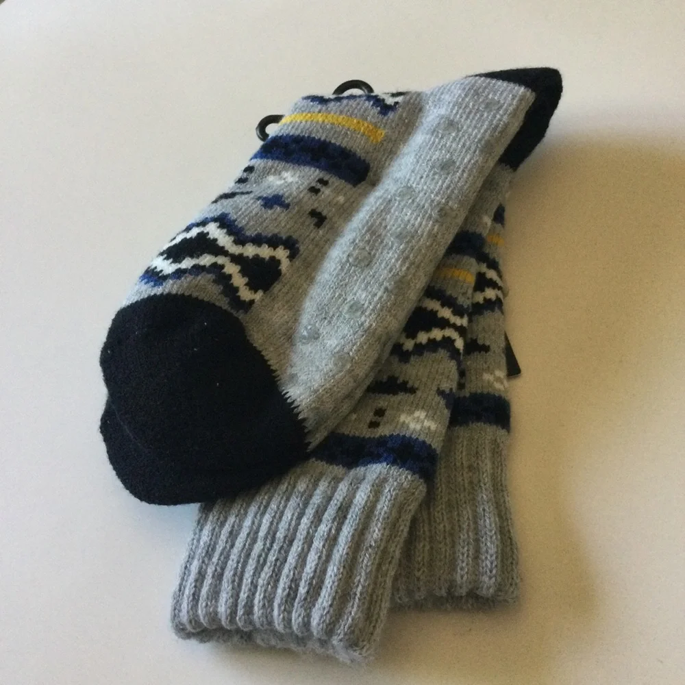 NORDSTROM MENS SOCKS WITH GRIPPER SOLES  GRAY BLUE YELLOW FAIR ISLE PRINT NWT